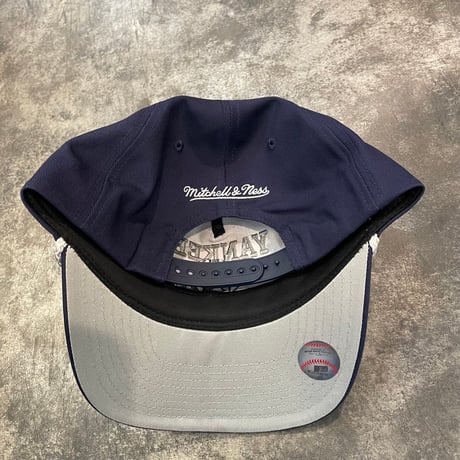 日本未発売モデル  Mitchell &Ness Yankees  Collection カーブバイザー  M-16