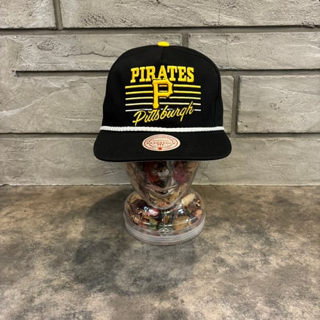 日本未発売モデル  Pittsburgh Pirates Mitchell & Ness Black Radiant Lines  BLACK M-24