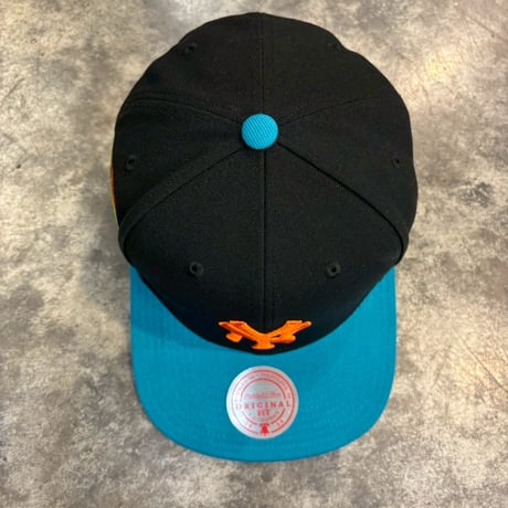 日本未発売モデル  Mitchell &Ness Los NEW YORK YANKEES  black/turquoise  M-18