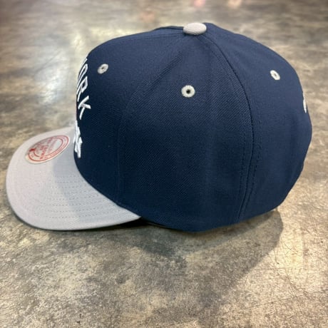日本未発売モデル  Mitchell &Ness YANKEES collection カーブバイザー NAVY M-21