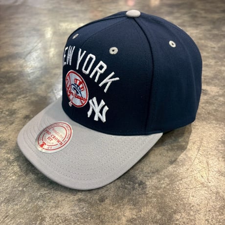 日本未発売モデル  Mitchell &Ness YANKEES collection カーブバイザー NAVY M-21