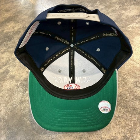 日本未発売モデル  Mitchell &Ness YANKEES collection カーブバイザー NAVY M-21