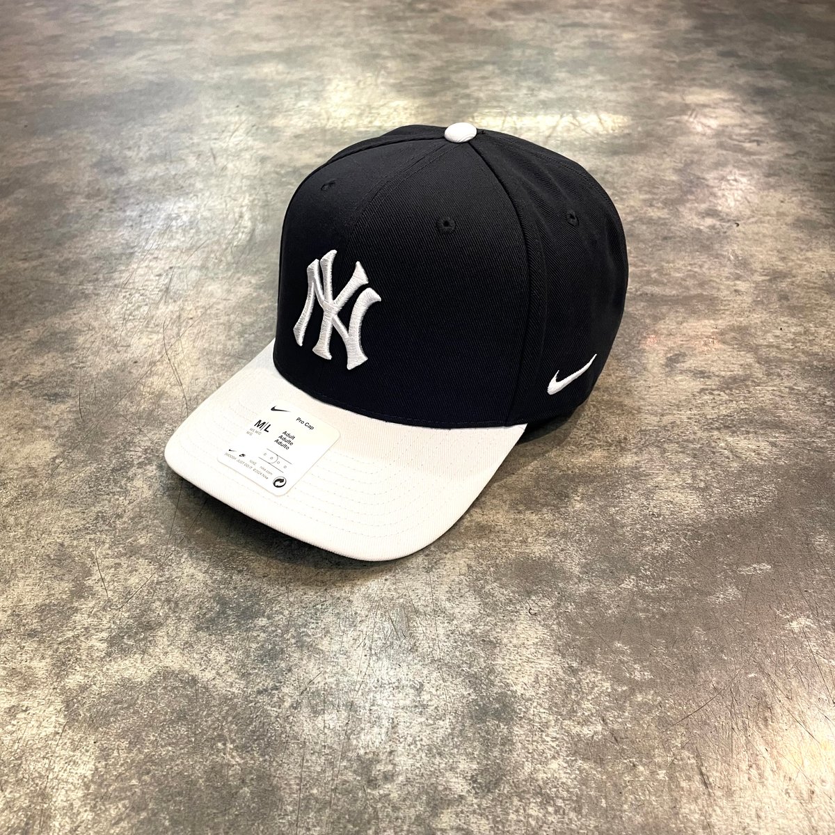 【NIKE PRO】ニューヨーク・ヤンキース　平つば　スナップバック　ネイビー NIKE Pro Snapback Cap MLB New York Yankees - Navy
