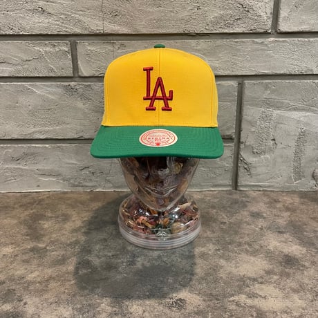 日本未発売モデル  Mitchell &Ness Los AngelesDodgers カーブバイザー YELLOW  M-11