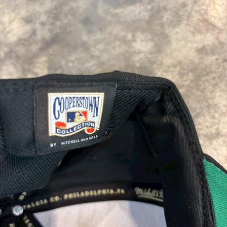 日本未発売モデル  Mitchell &Ness  white sox   black  M-22