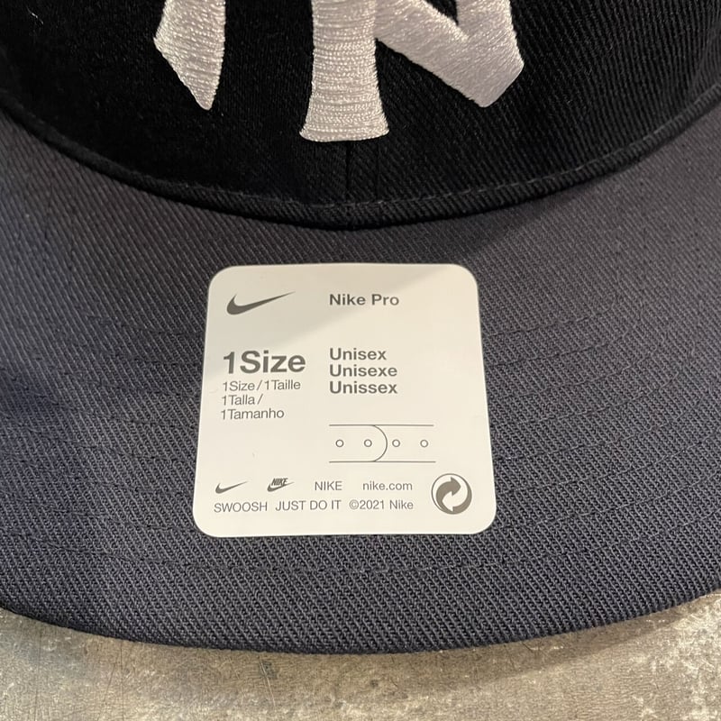 日本未発売　Nike NY Yankees CLUB CAP size M/L