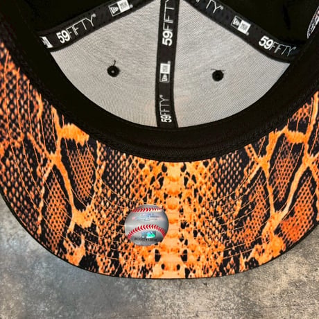 USA買付けNEWERA  REDSOX NEON world series  BLACK/ORENGE 7 2/159.6cm NEWERA-13
