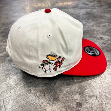 USA買付  NEW ERA × FRIENDS 30th Anniversary The Golfer Snapback Cap – White/Red　NEWERA-93