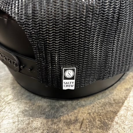 USA買付 SALTY CREW FIND REFUGE IN THE SEA FISH PATCH TRUCKER SNAPBACK CAP BLACK　US-58