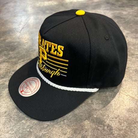 日本未発売モデル  Pittsburgh Pirates Mitchell & Ness Black Radiant Lines  BLACK M-24