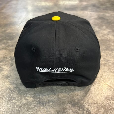 日本未発売モデル  Pittsburgh Pirates Mitchell & Ness Black Radiant Lines  BLACK M-24