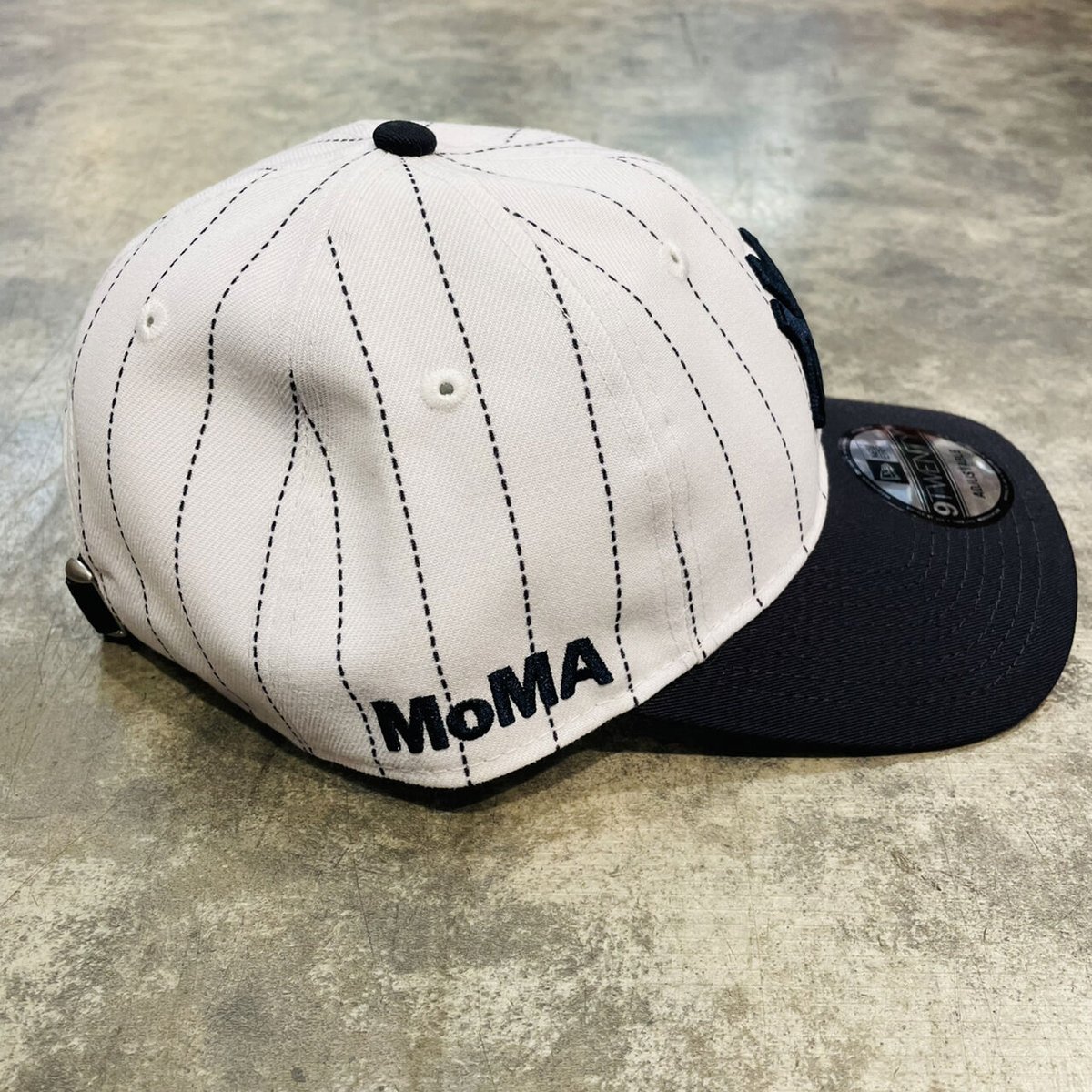 【美品】MOMA×NEWERA 9TWENTY White キャップ fit=scale-down,w=1200