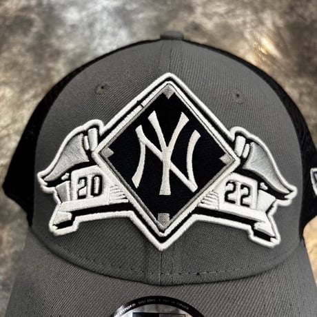 USA買付　NEW ERA ニューヨーク・ヤンキース 2022 ポストシーズン メッシュキャップ グレー/ブラック 9FORTY Adjustable　NEWERA-74
