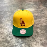 日本未発売モデル  Mitchell &Ness Los AngelesDodgers カーブバイザー YELLOW  M-11