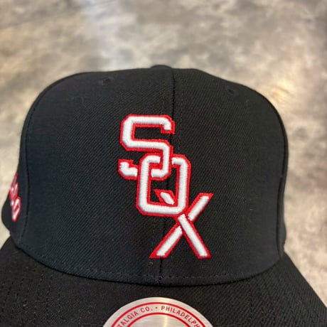 日本未発売モデル  Mitchell &Ness  white sox   black  M-22