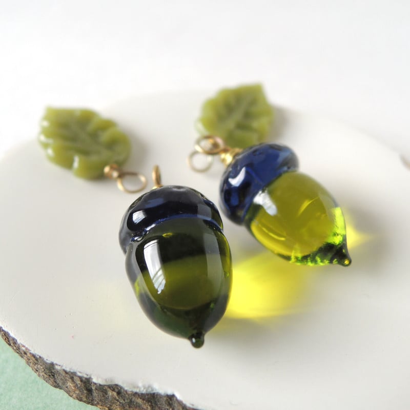 どんぐりチャーム*1個 | little lamps -Glass Bead Shoppe- どんぐりチャーム*1個 | little lamps -Glass Bead Shoppe-