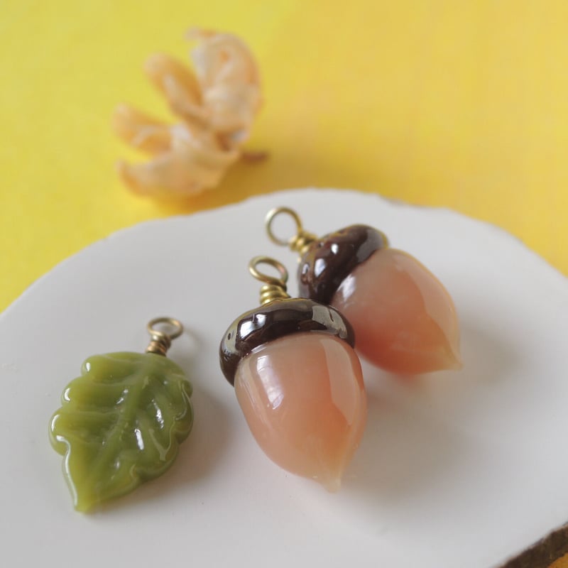 どんぐりチャーム＊1個 | little lamps -Glass Bead Shoppe-
