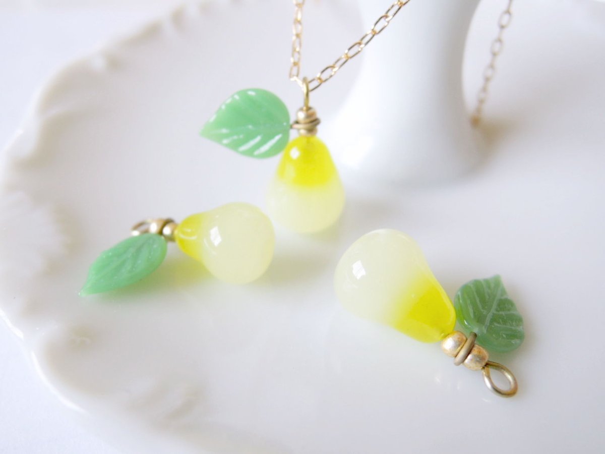 Bartlett Pear・洋梨チャーム-G52102 | little lamps -Gla