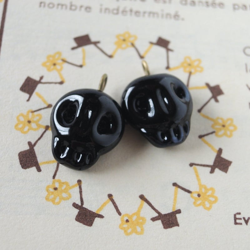 Small Skulls ×2pcs ・ドクロチャーム | little lamps -Gla
