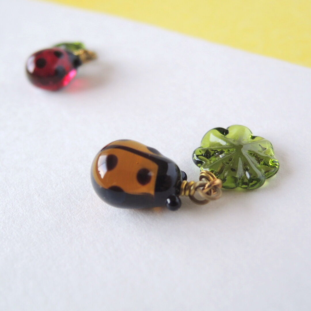 AMULET CHARMS・てんとう虫とクローバー | little lamps -Glass