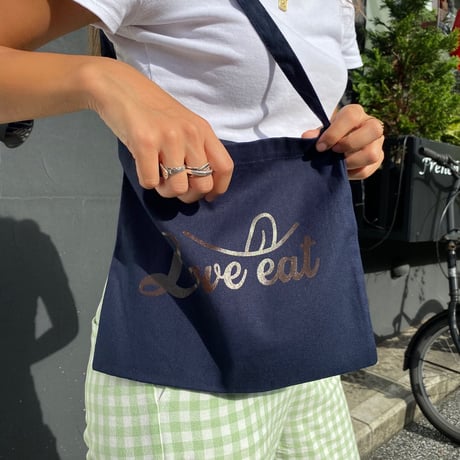 Love eat サコッシュ