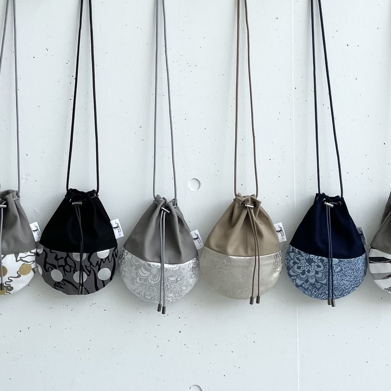 巾着ショルダーバッグ-BUBBLE FLOER-(SILVER) | LIGHT CUBE 巾着ショルダーバッグ-BUBBLE FLOER-(SILVER) | LIGHT CUBE