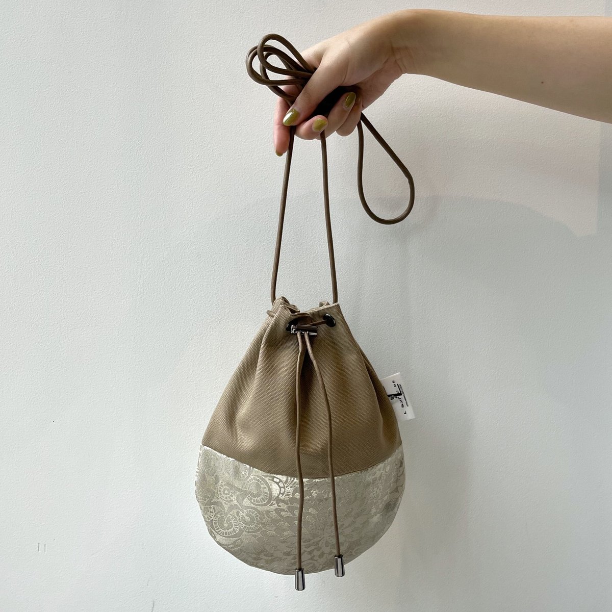 巾着ショルダーバッグ-BOTANICAL -(BEIGE) | LIGHT CUBE