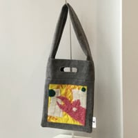 BAG_刺繍フェルトバッグ　-MAGIC BIRD- (YELLOW)