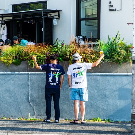 in the house カートゥーンTシャツ