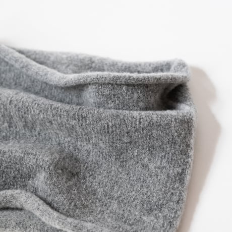 TO（トゥー）WOOL BOUCLE NECKWARMER