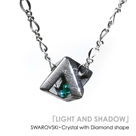 「LIGHT AND SHADOW」のダイヤオブジェ　　~スワロフスキー・クリスタルとチタンのネックレス~