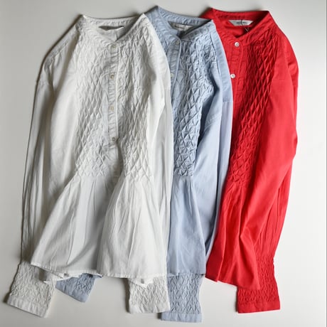 【women's】doux bleu [ドゥーブルー] / ハンドスモッキング刺繍シャツ