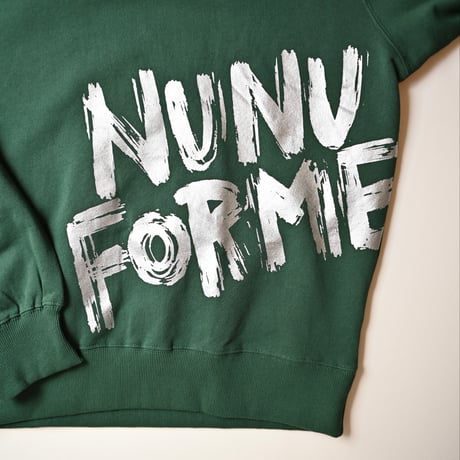 【women's】nunuforme [ヌヌフォルム] / ビッグ ロゴ プリント トレーナー