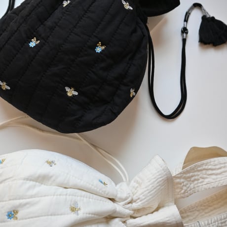 【women's】doux bleu [ドゥーブルー] / Bee Embroidery キルトバッグ