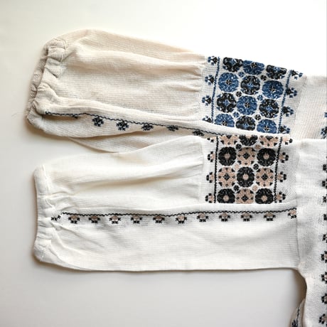 【women's】doux bleu [ドゥーブルー] / インド刺繍メッシュブラウス