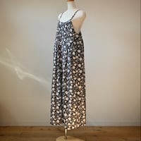 【women's】doux bleu [ドゥーブルー] / フラワーモダンプリント サロペット