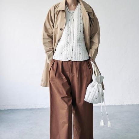 【women's】doux bleu [ドゥーブルー] / Bee Embroidery キルトバッグ