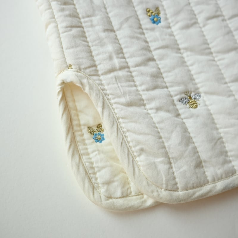 doux bleu キルティング刺繍ベストジレyarra doux bleu Bee Embroidery キルトベスト DB-2518-011