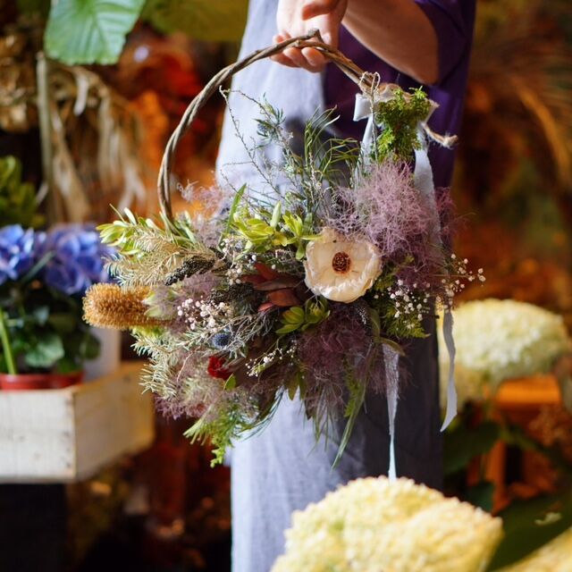 ワイルドフラワーとスモークツリーのリース | flower shop parc