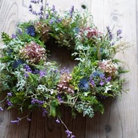 ワイルドフラワーとスモークツリーのリース | flower shop parc STORE