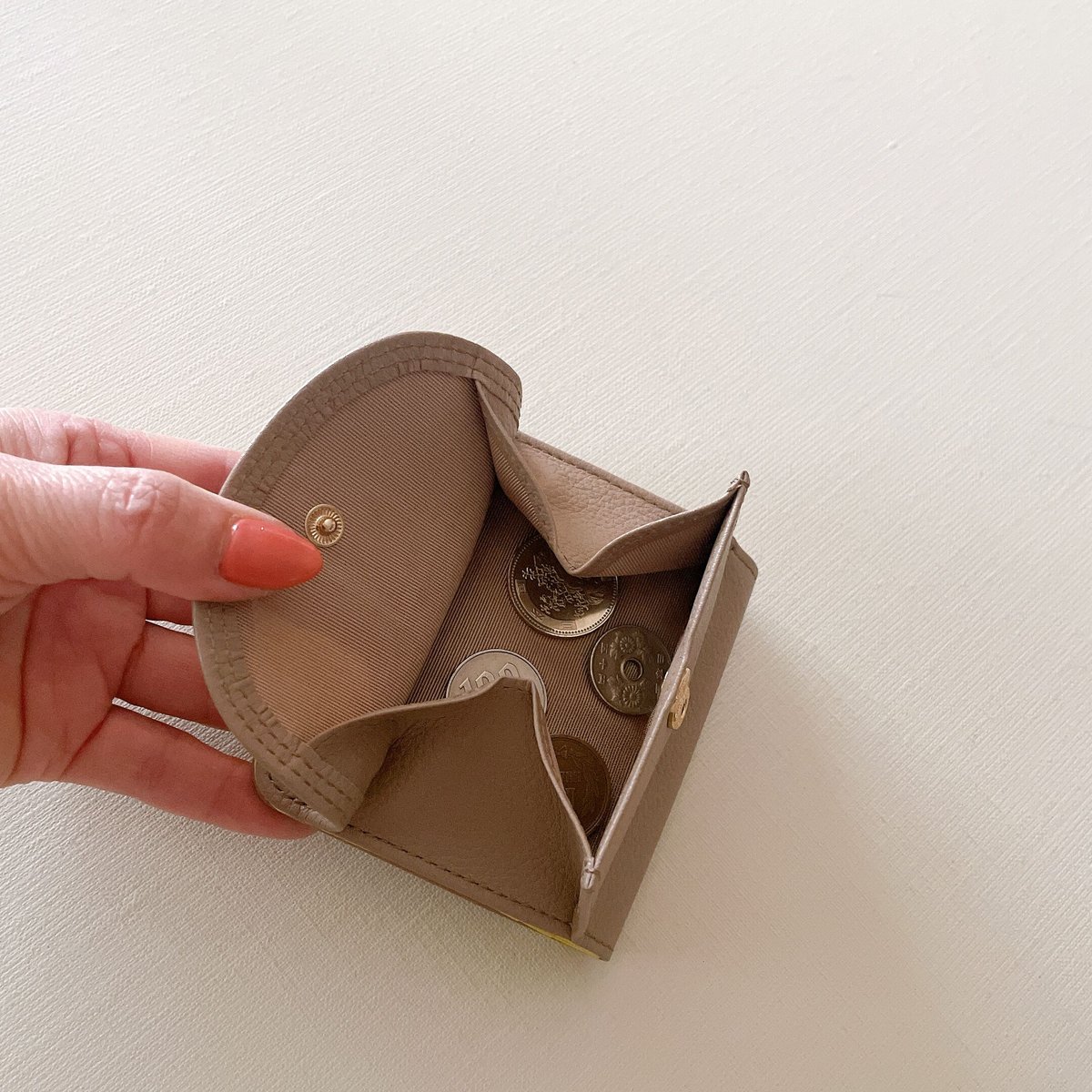 パールエナメル 二つ折り財布 淡水パールの二つ折り財布 | AZbonheur