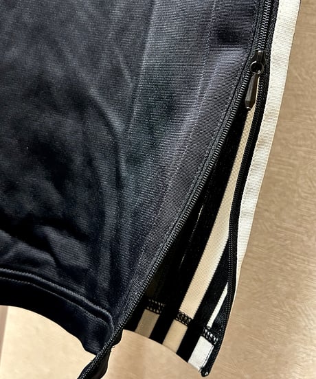 〈クラバーストリートオールドモデルアディダスジャパン正規品〉アディダスジャパン正規品2003,s BLACKX LEGACYトラックパンツリアル年代フラッシャータグ付未使用品スペシャルプライス