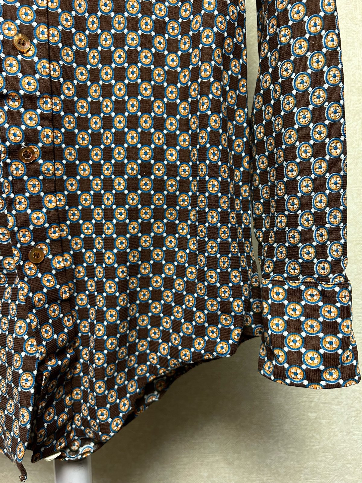 アールヌーボー 総柄ポリエステルシャツ fit=scale-down,w=1200