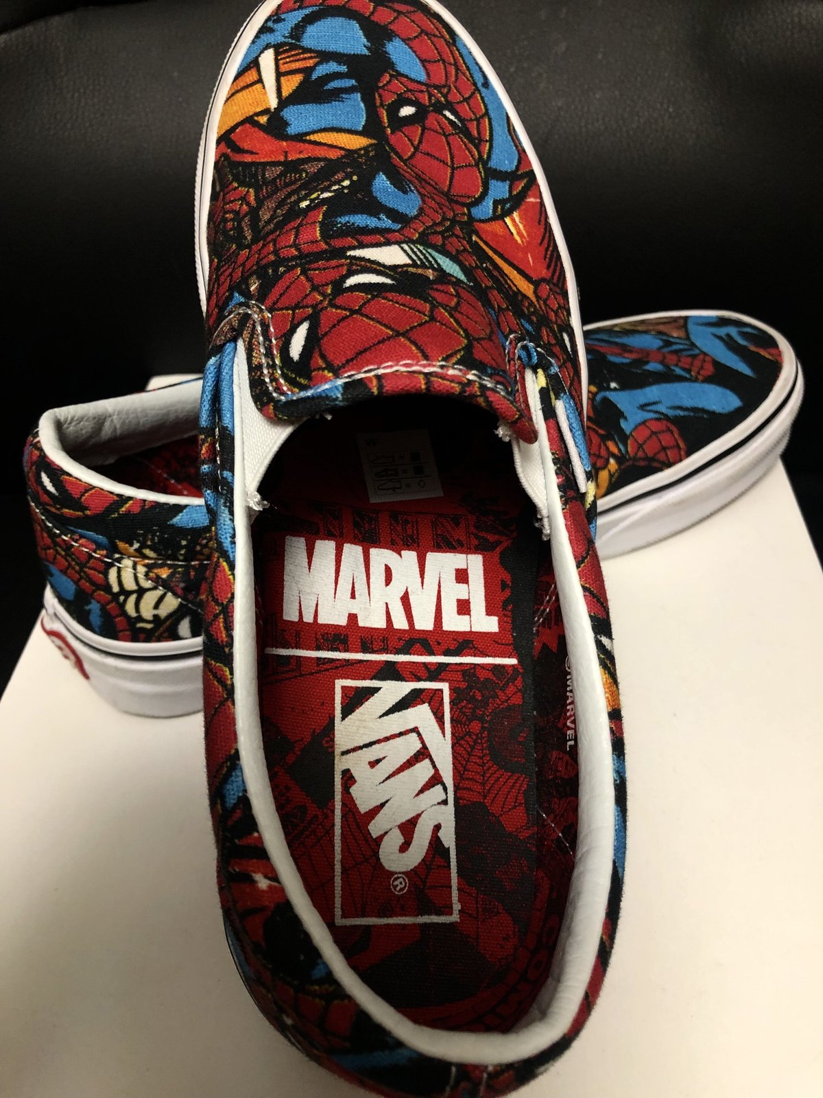 プレミアムダブルネームスリッポンユニセックスサイズ〉MARVEL × VANS 
