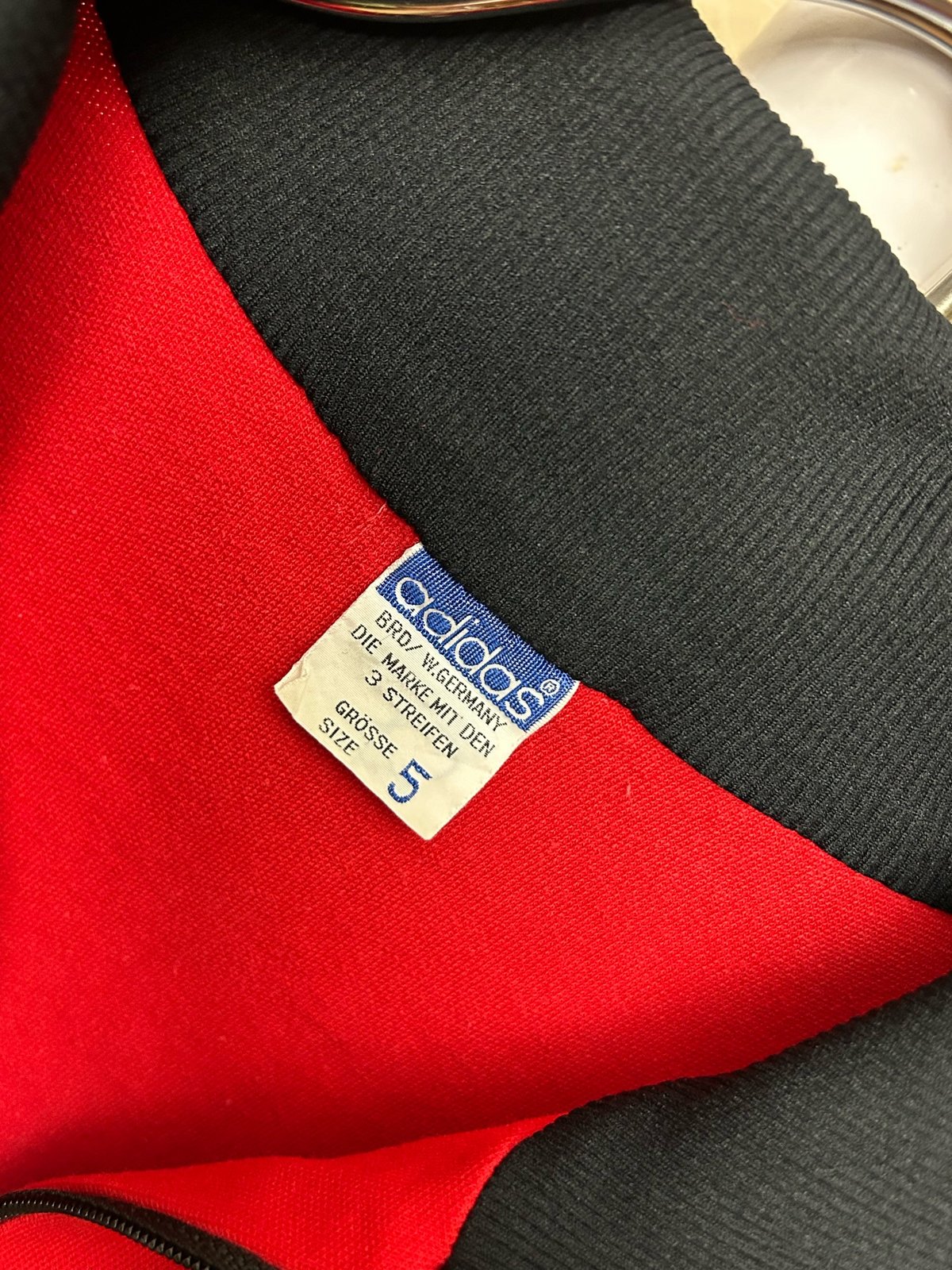 adidas 80'sデサント製赤黒希少O(LL)サイズhiphopダンス古着 憧れの adidas 80'sデサント製赤黒希少O(LL)サイズhiphopダンス