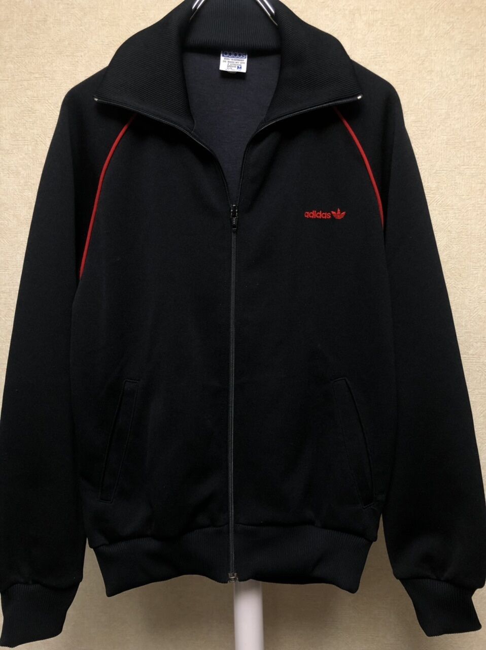 エイティーズRock'n Roll黒×赤〉80年代デサントタグadidas希少黒 エイティーズRock'n Roll黒×赤〉80年代デサントタグadidas希少黒