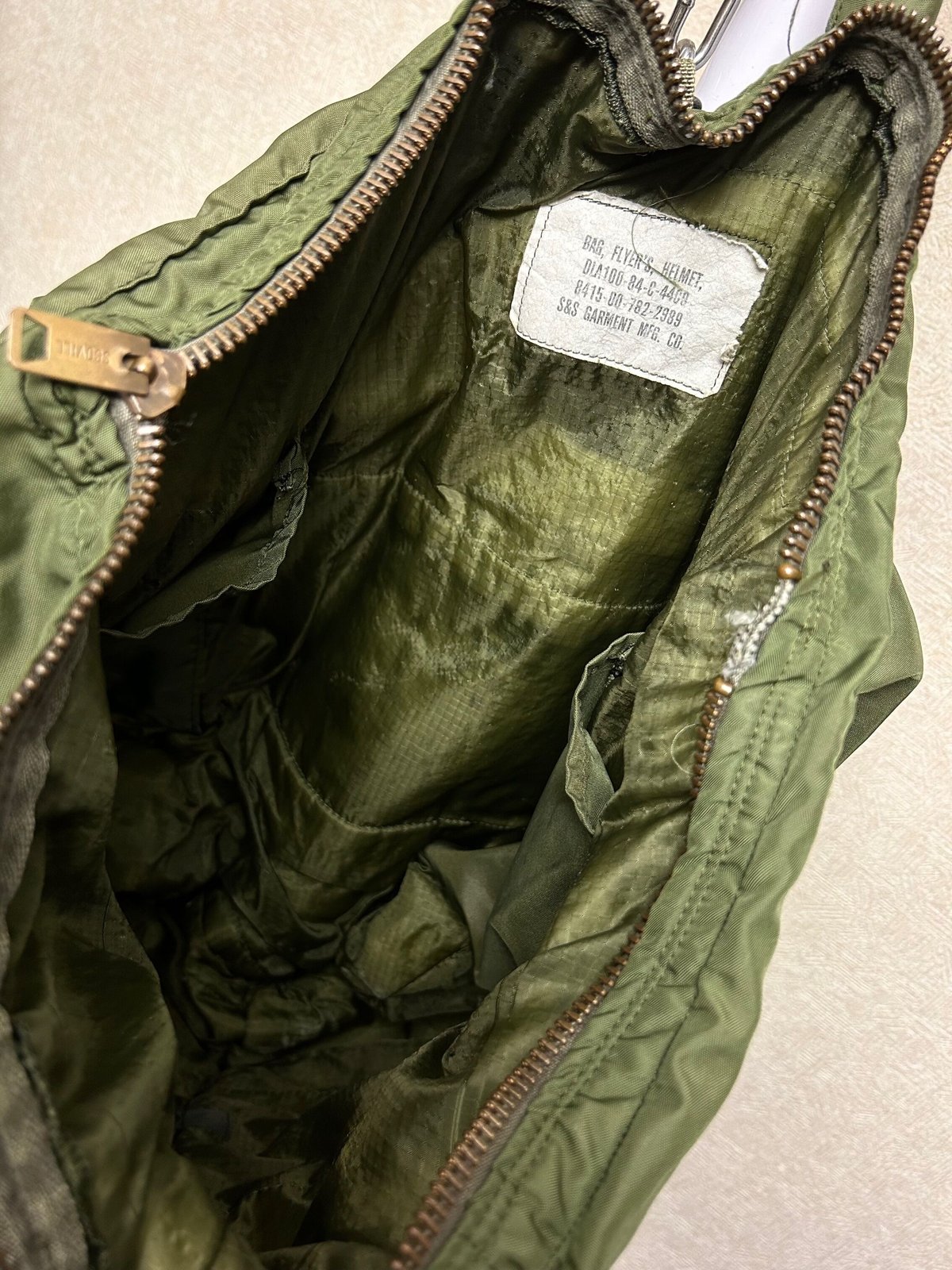 80s 米軍　ヘルメットバッグ　SCOVILLジッパー 82年度会計　実物 80s 米軍 ヘルメットバッグ SCOVILLジッパー 82年度会計 実物