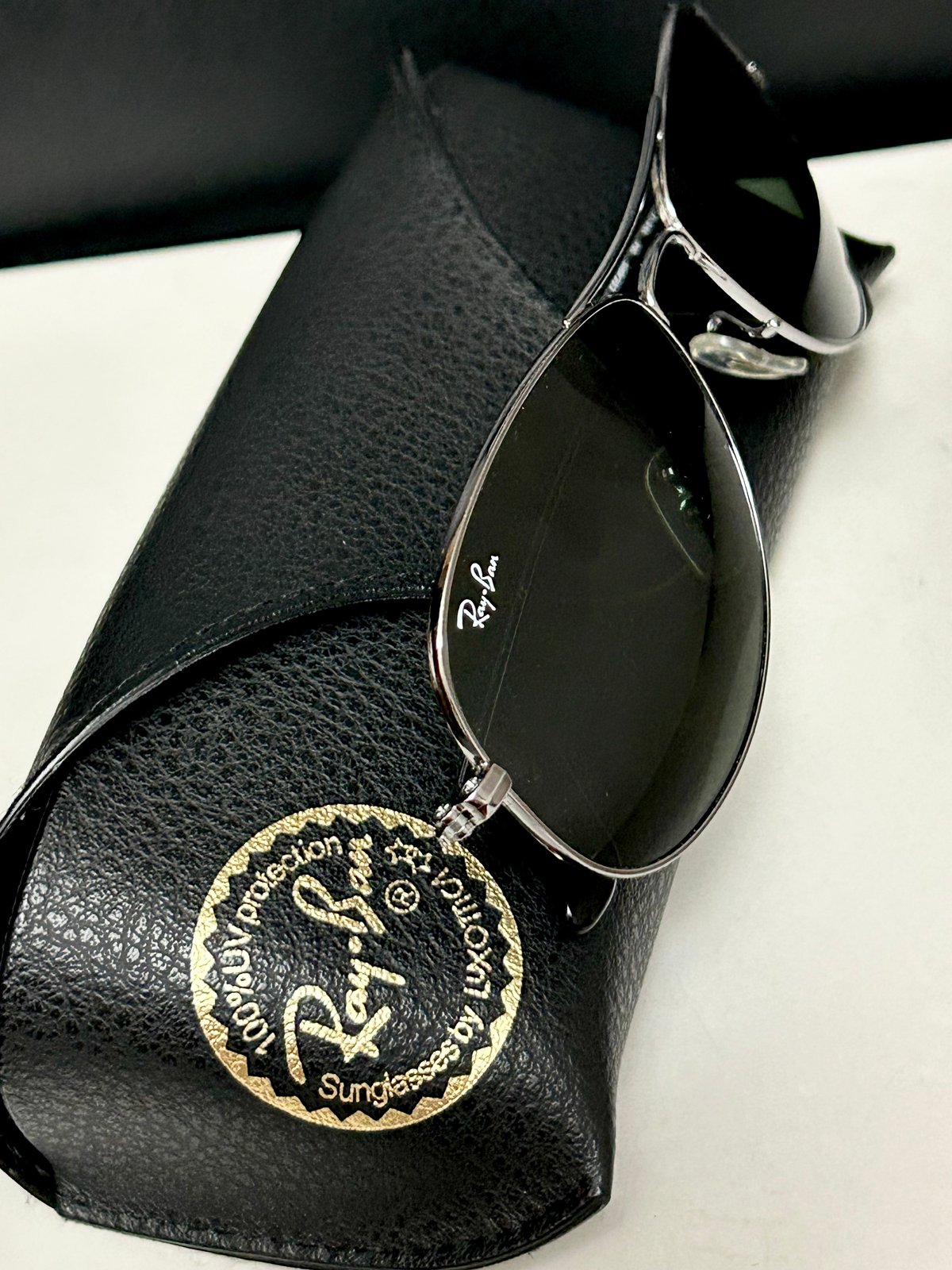 Ray-Ban サングラス 偏光レンズ ケース付き 美品 永遠不滅人気Ray・Banサングラスケース付き美品〉Ray・Banメタル