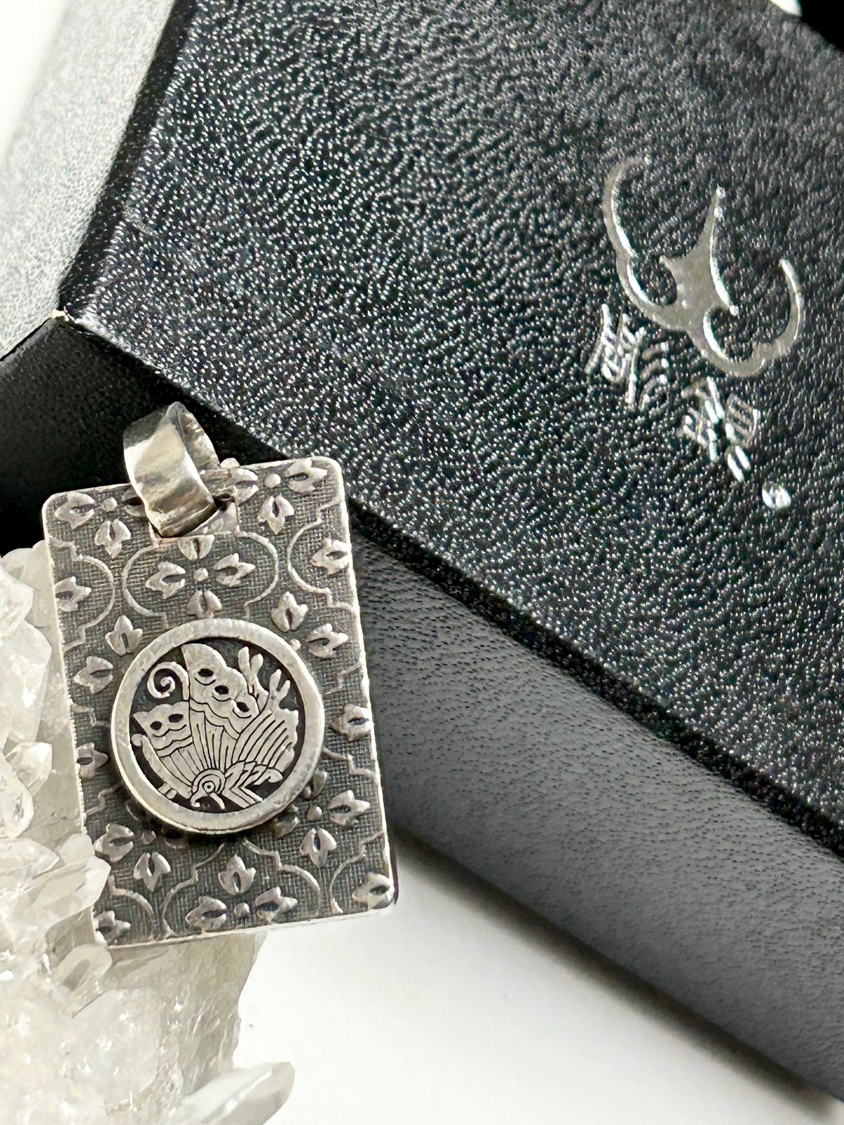 純銀 シルバージュエリー 伝統工芸士いづみけん 般若心経の手彫り 刻印 