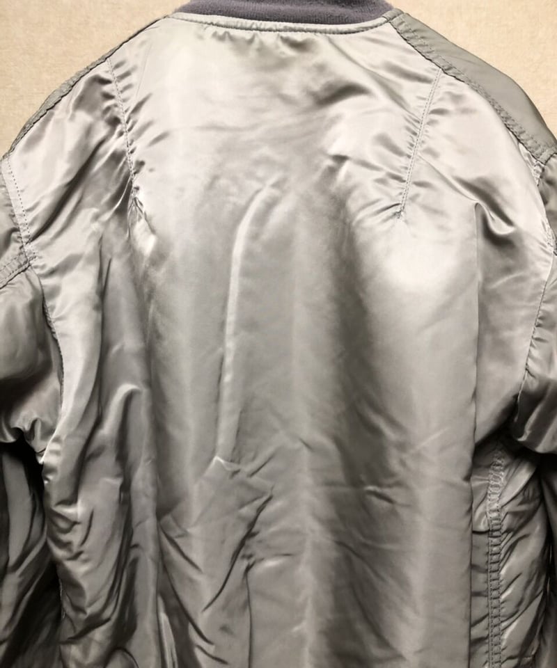 U.S.A.製時代最終期ALPHA社MA-1フライトジャケット〉U.S.A.製時代ALPHA